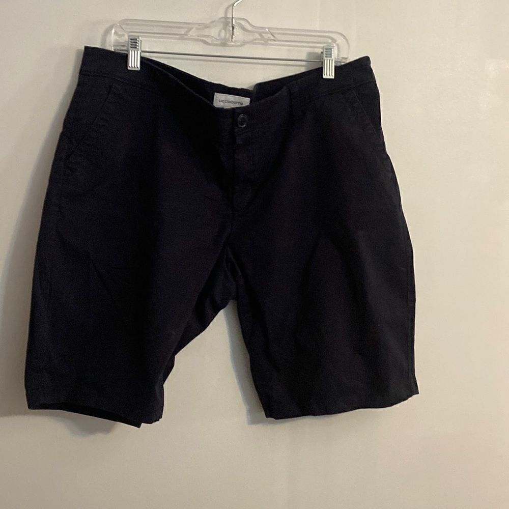 Liz Claiborne Classic black shorts, size 16